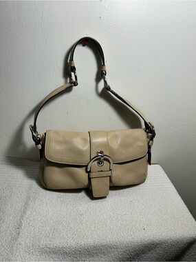 Coach vintage Cream Pebble Leather Shoulder Bag with Front Buckle